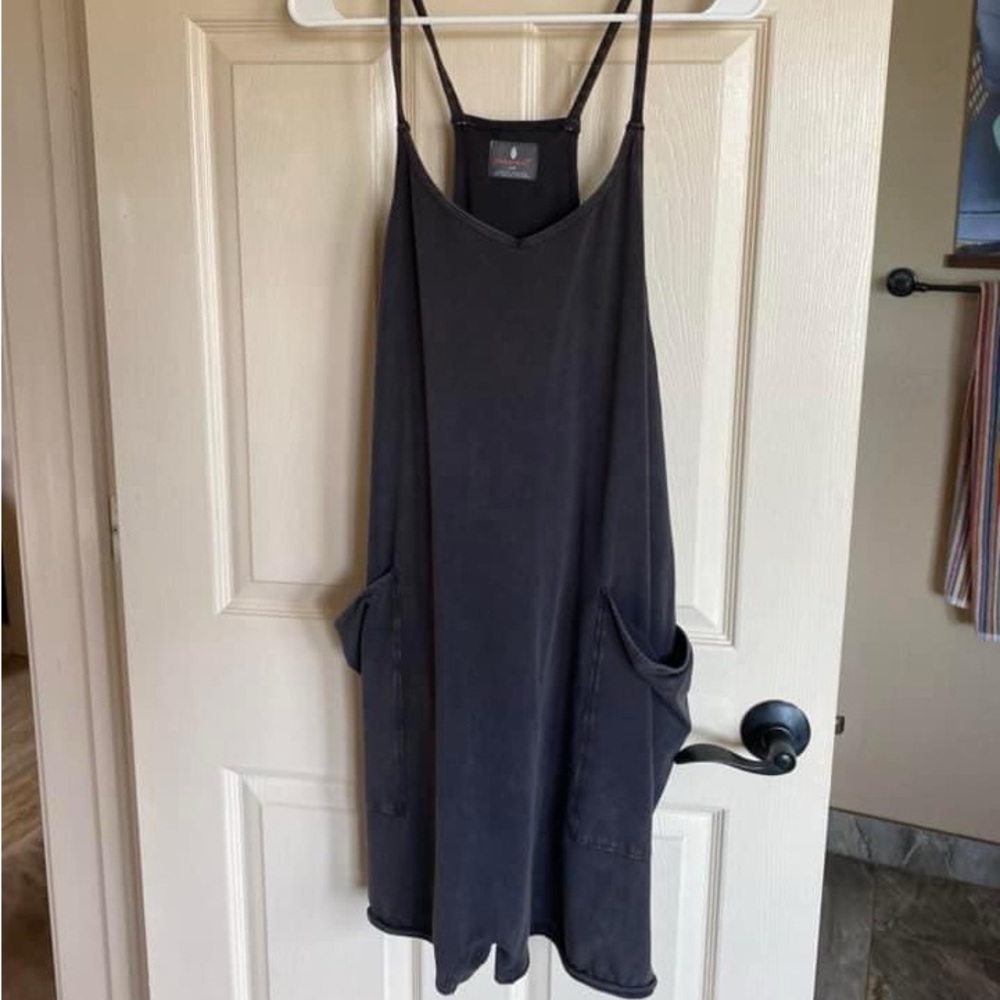 Mama L EUC Free People Short Romper Retails for $70 50FF shipped 😻🐶🚭